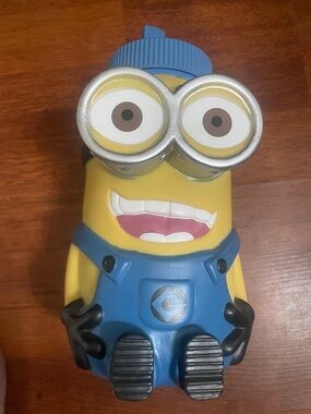 Despicable Me Minion Drink with removable lid Character Blue/Yellow 8”
